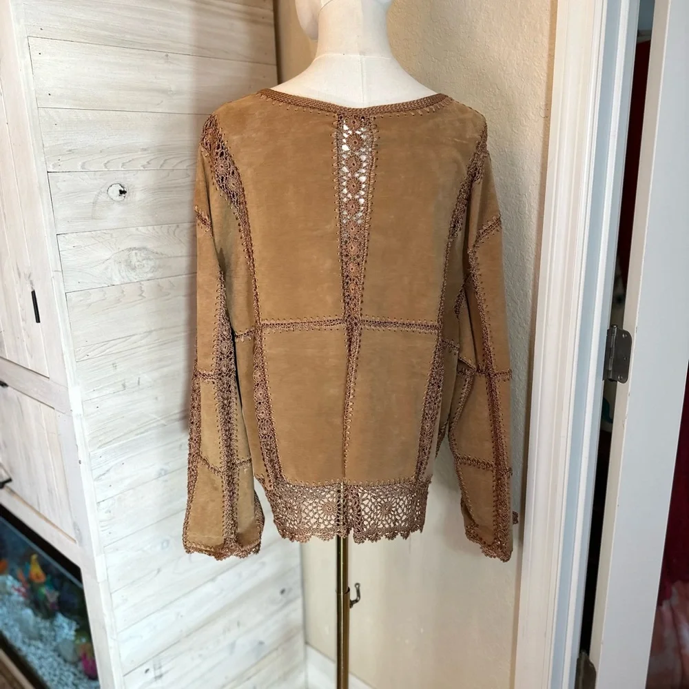 S.M.H vintage size 2X women’s leather$crochet jacket brown/ tan detailed sleeves